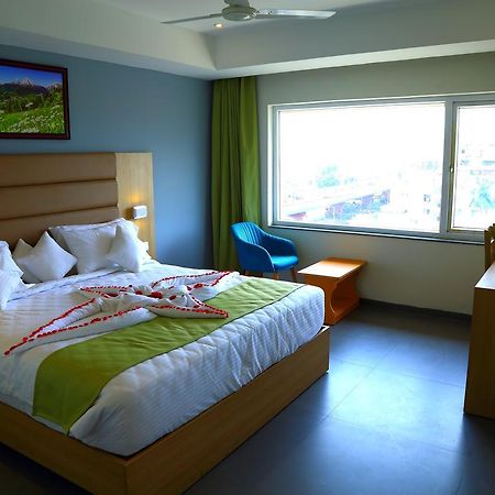 Abhayaa Hotel Visákhapatnam Kültér fotó