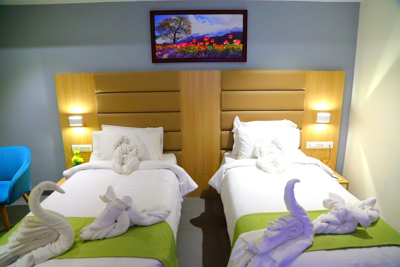 Abhayaa Hotel Visákhapatnam Kültér fotó