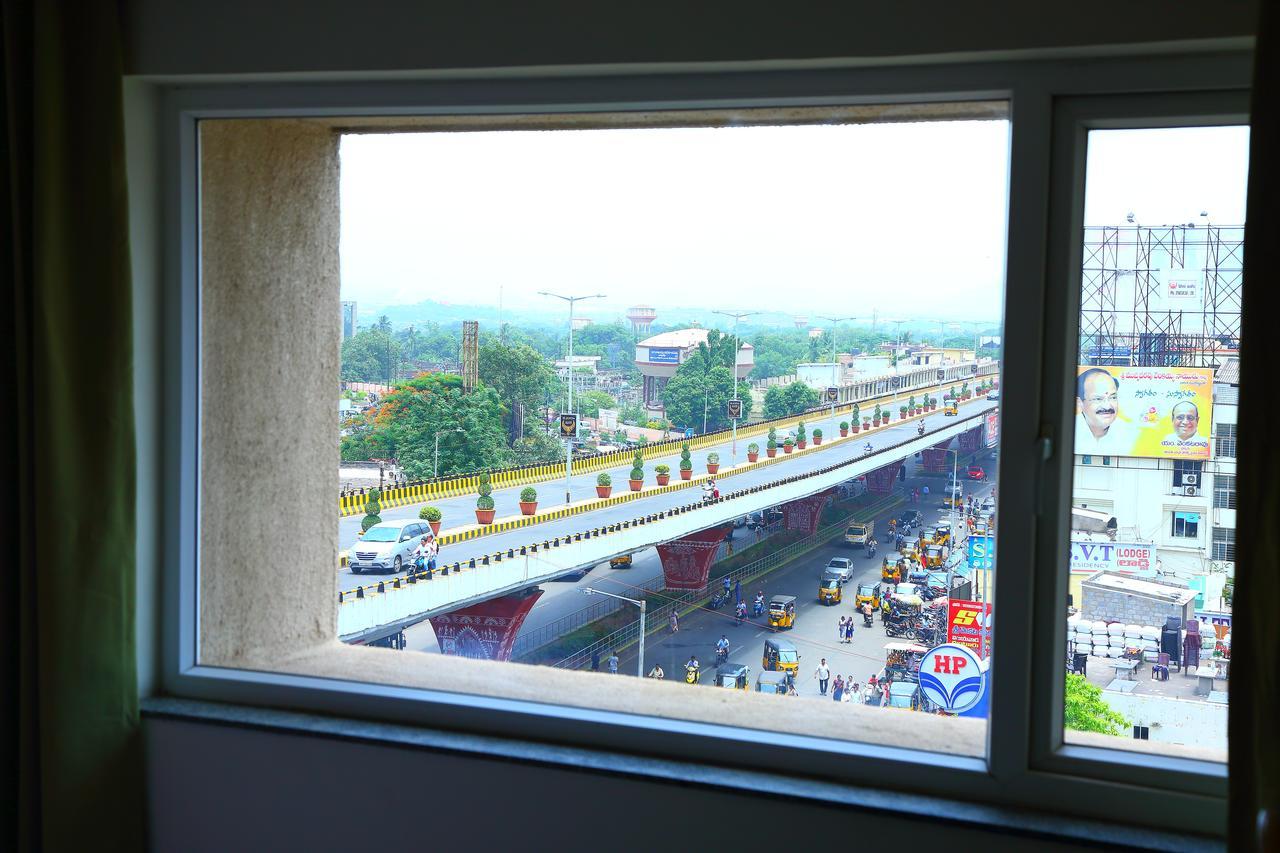 Abhayaa Hotel Visákhapatnam Kültér fotó