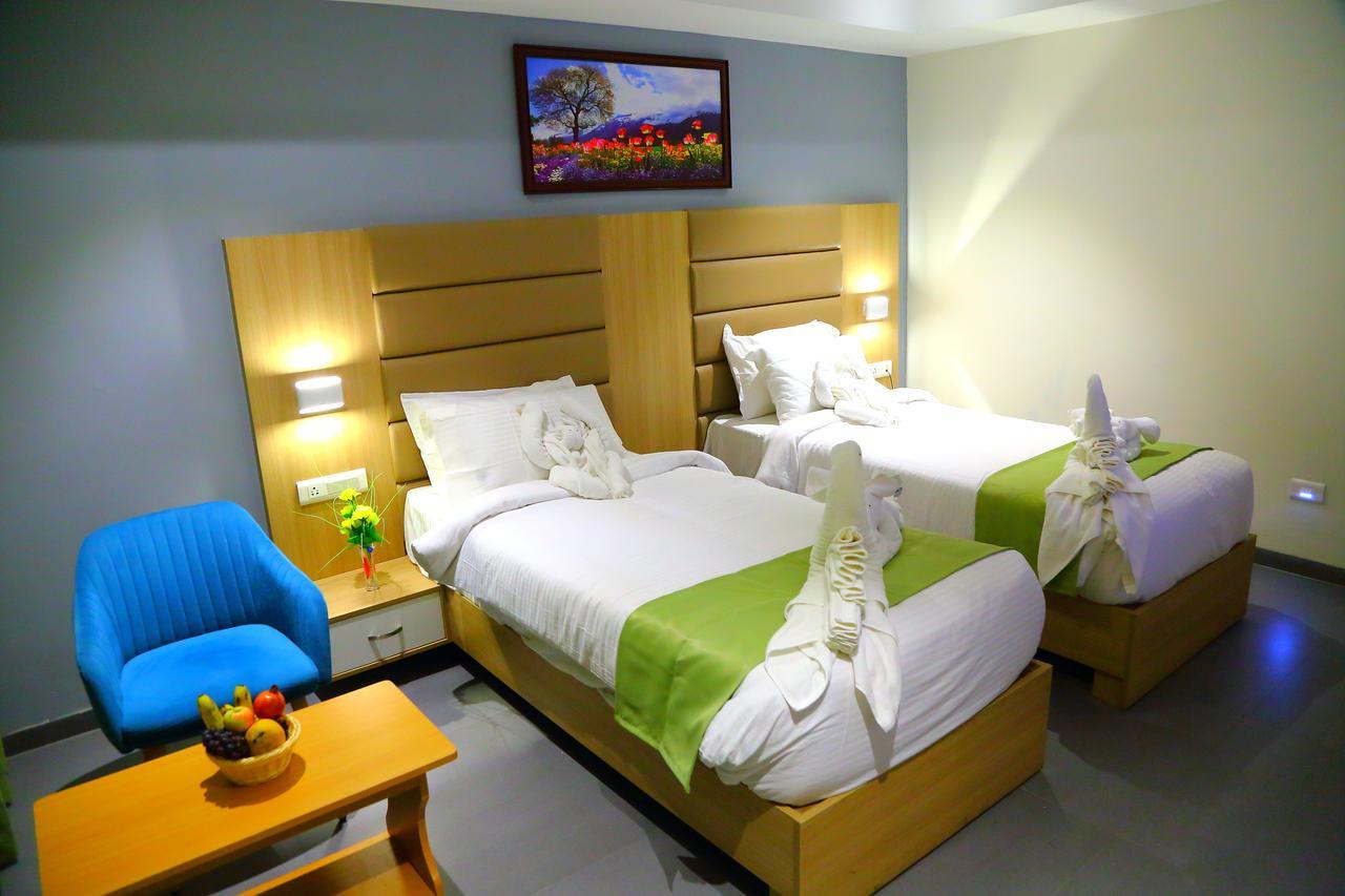 Abhayaa Hotel Visákhapatnam Kültér fotó