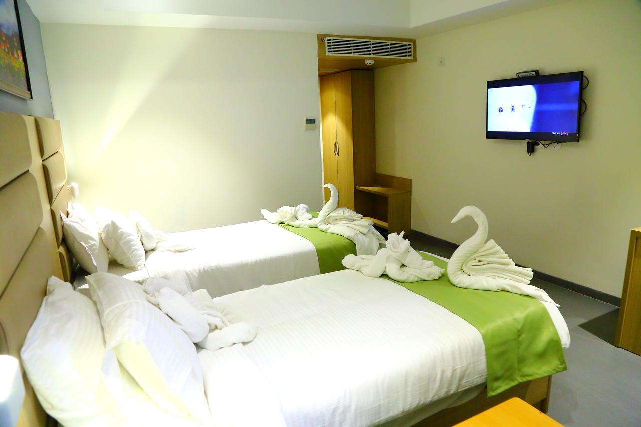 Abhayaa Hotel Visákhapatnam Kültér fotó
