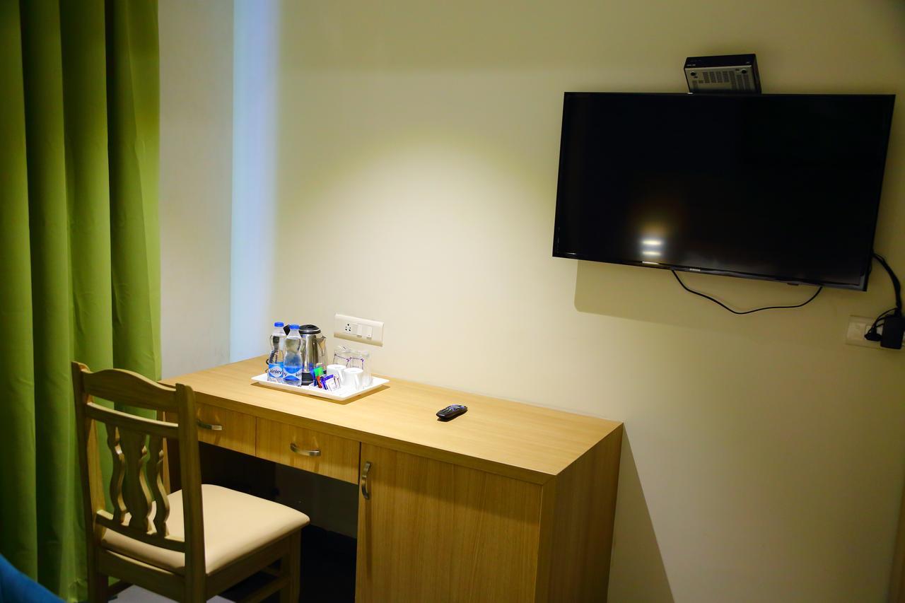 Abhayaa Hotel Visákhapatnam Kültér fotó